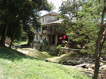 Casa en madera in a quiet riverside setting  Bond0700 panoramio