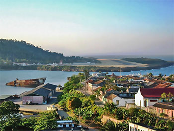 The old boat Duaba was sunk voluntarily at the entrance of the bay