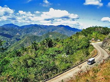 The now legendary La Farola mountain route zigzags over 35 kilometers 