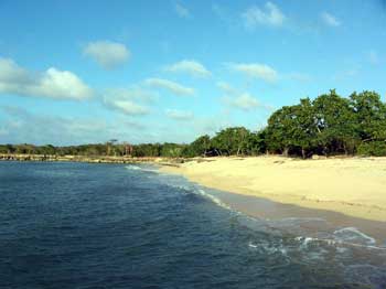 Playa Blanca across the bay © sogestour