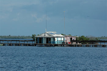 In the middle of nowhere, a langosta (lobster) midway house, solar-powered © henk.jamin, flickr.com 