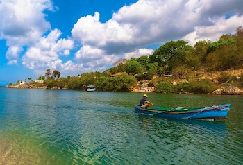 Rio Guaurabo, pescador bote