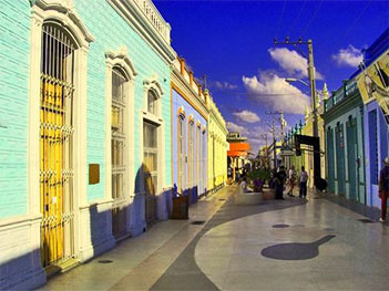 Ici comme dans toutes les grandes villes de l'île depuis 2008, une rue est désormais réservée aux piétons : ici, calle Francisco Vega © eyanex, panoramio  