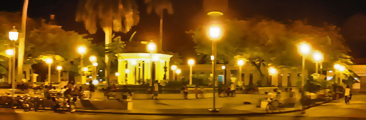 Main plaza at night © Fonku, panoramio.com •[• Balconies of Teatro Ruben Martinez Villena © sogestour