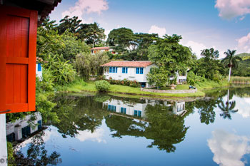 Lester Campa's Studio by the lake in Las Terrazas © Melanie K Reed Photography