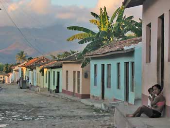 Calle avec vista de l'Escambray  sogestour