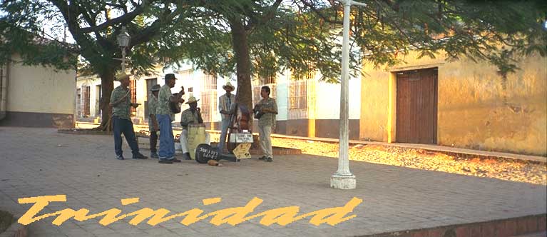 Musiciens dans le parc face au Musée de Lucha contra Los Bandidos, Trinidad
