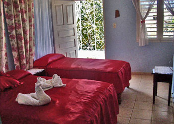 HOSTAL LA FAMILIA  ::: particuba.net •|• Trinidad :