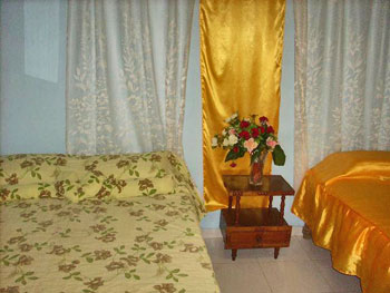 HOSTAL LA FAMILIA  ::: particuba.net •|• Trinidad :