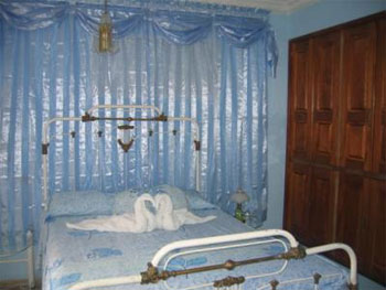 HOSTAL MEDIA LUNA ::: www.particuba.net •|• Trinidad