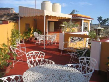 HOSTAL MEDIA LUNA ::: www.particuba.net •|• Trinidad