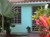 VILLA ESTRELLA V Calle Mart 460, entre 32 y 33 Tl. (7) 765-2975 @