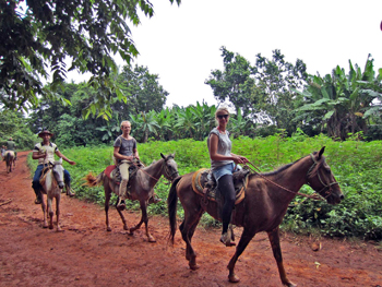 Tatica y El Chino | cubacasas.net | Viñales