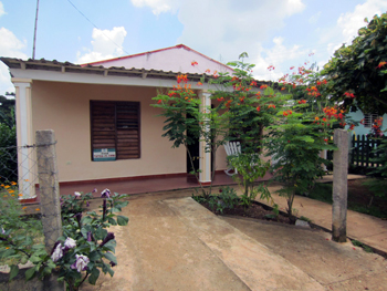 Tatica y El Chino | cubacasas.net | Viñales