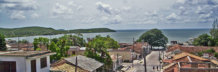 Iglesia catolica © eyanex, panoramio •]• Bahia © HectorMario21, panoramio